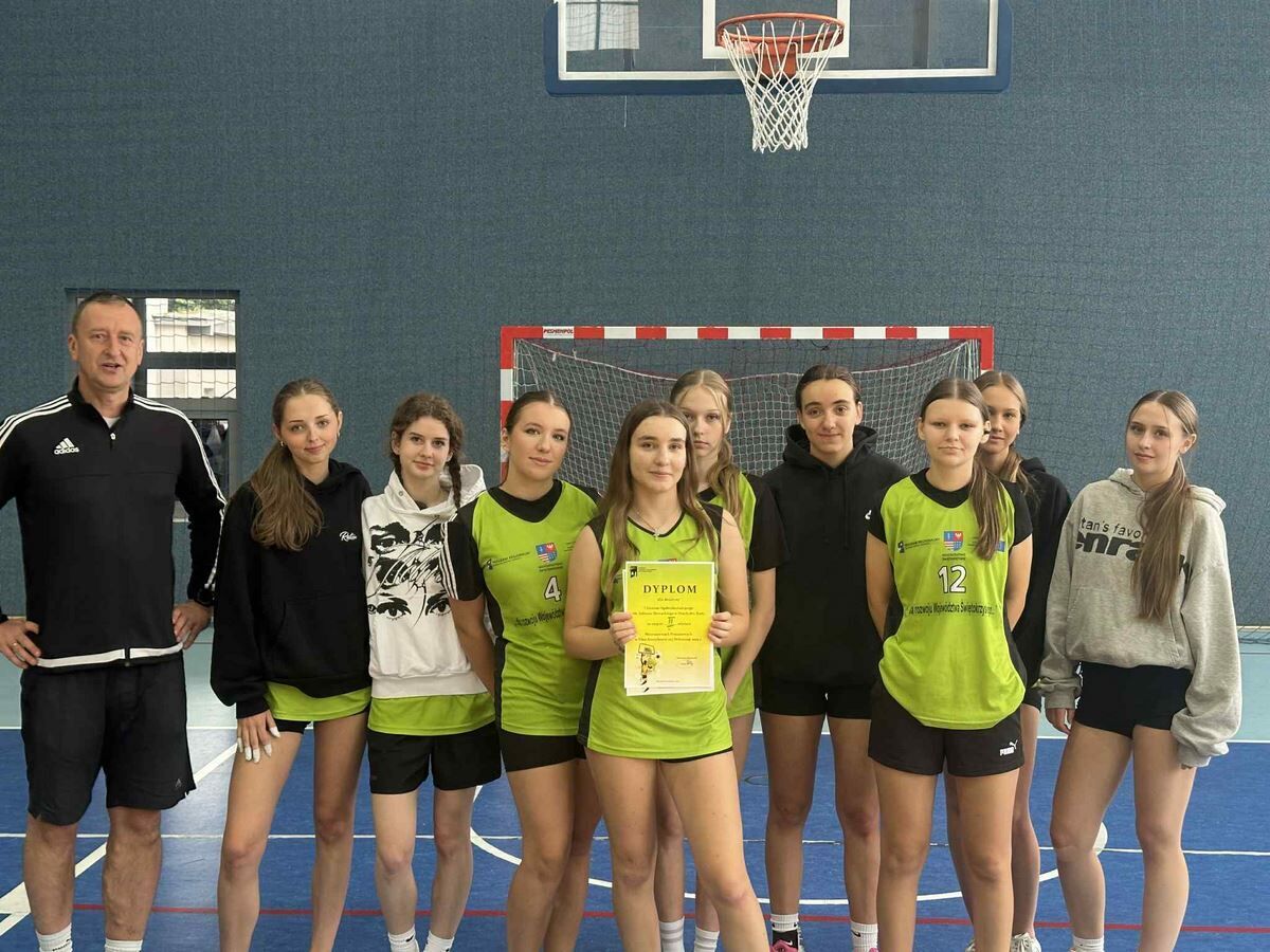 Sportowe emocje w koszykówce 3x3 – I LO i ZST z pucharami!