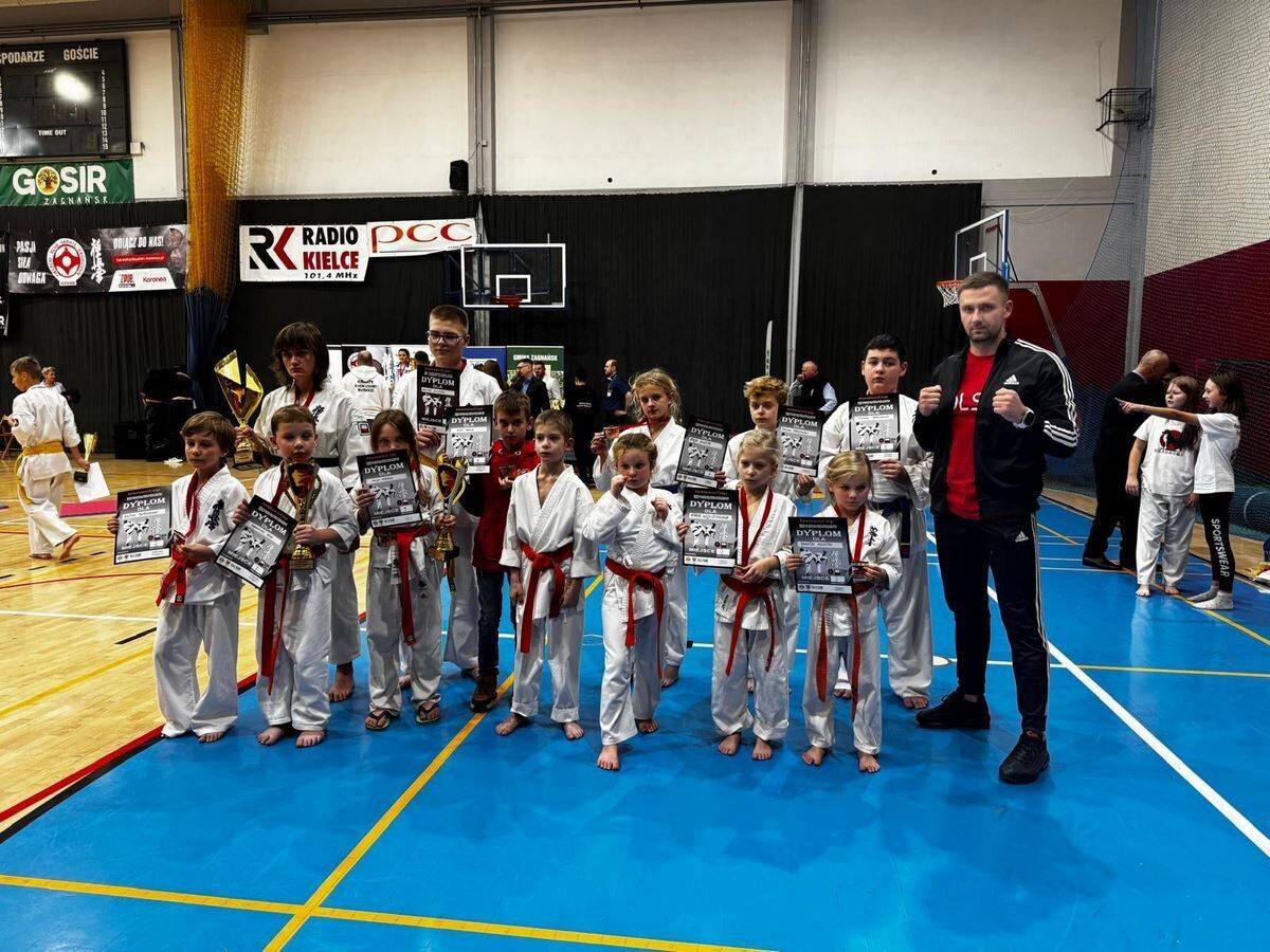 Reprezentanci Akademii Karate Kyokushin Skarżysko-Kamienna. Foto: Akademia 