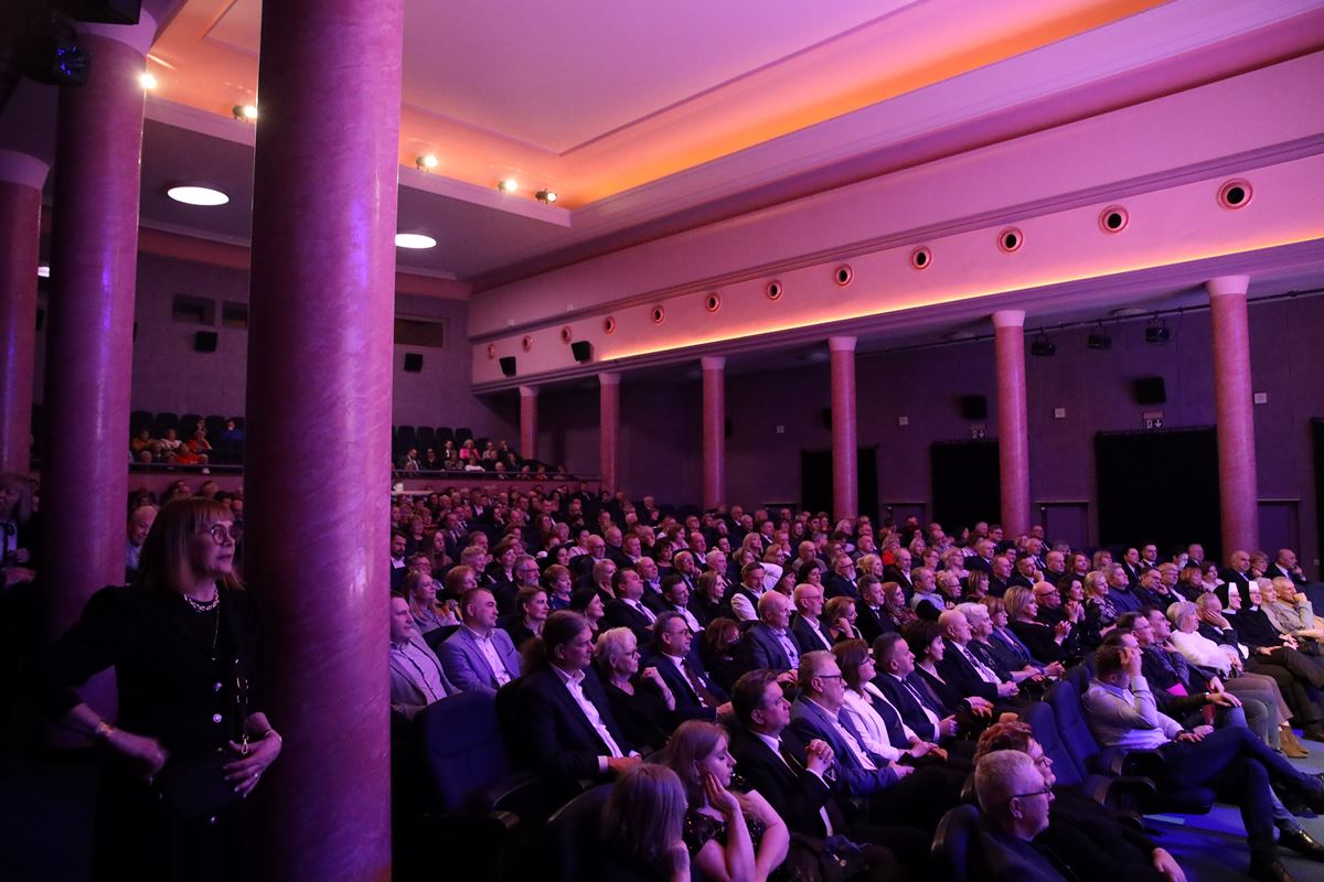 23