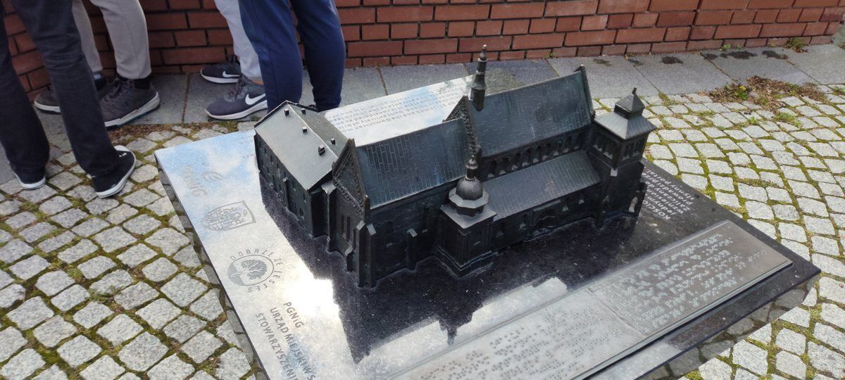 dzisuczenjutrostudent 42