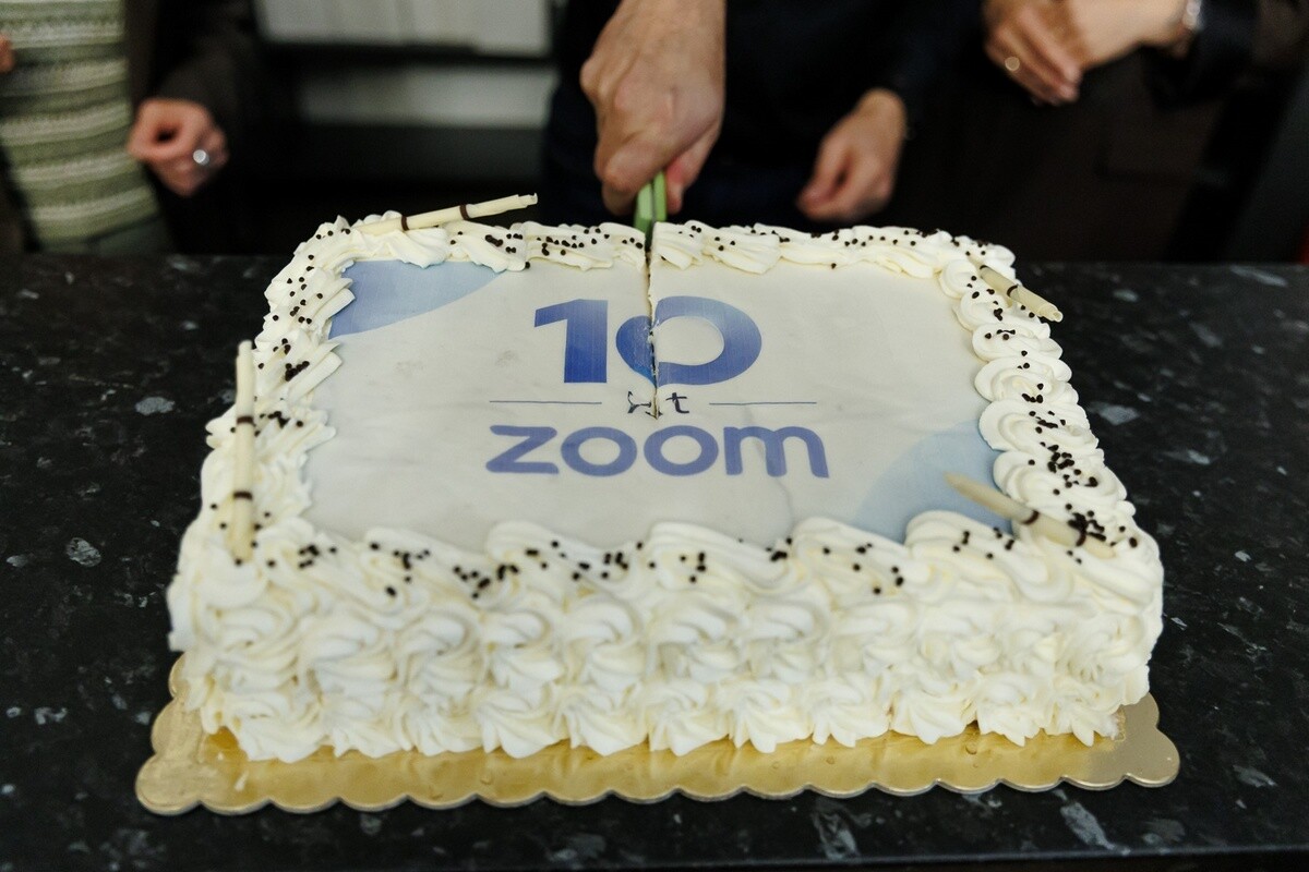 10latzoom66 8f87a