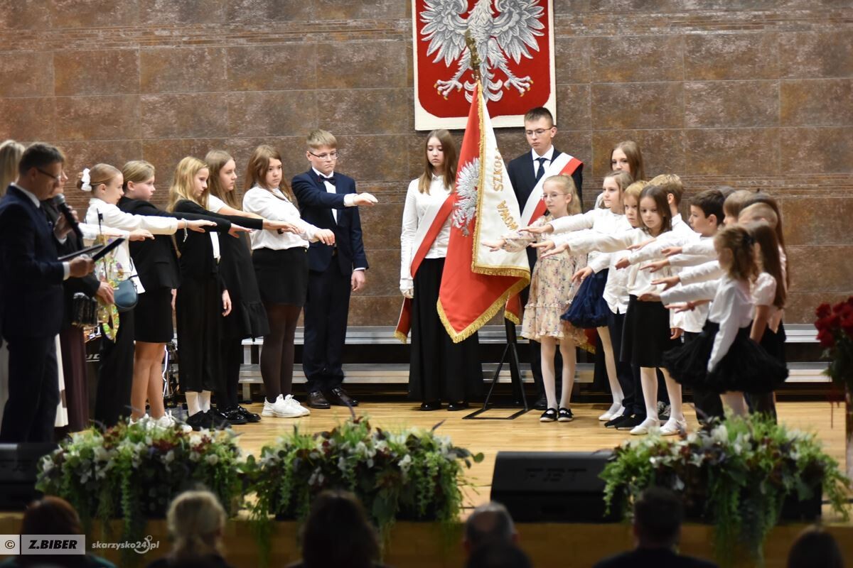 Ślubowanie pierwszoklasistów i koncert na Dzień Edukacji Narodowej w skarżyskiej szkole muzycznej