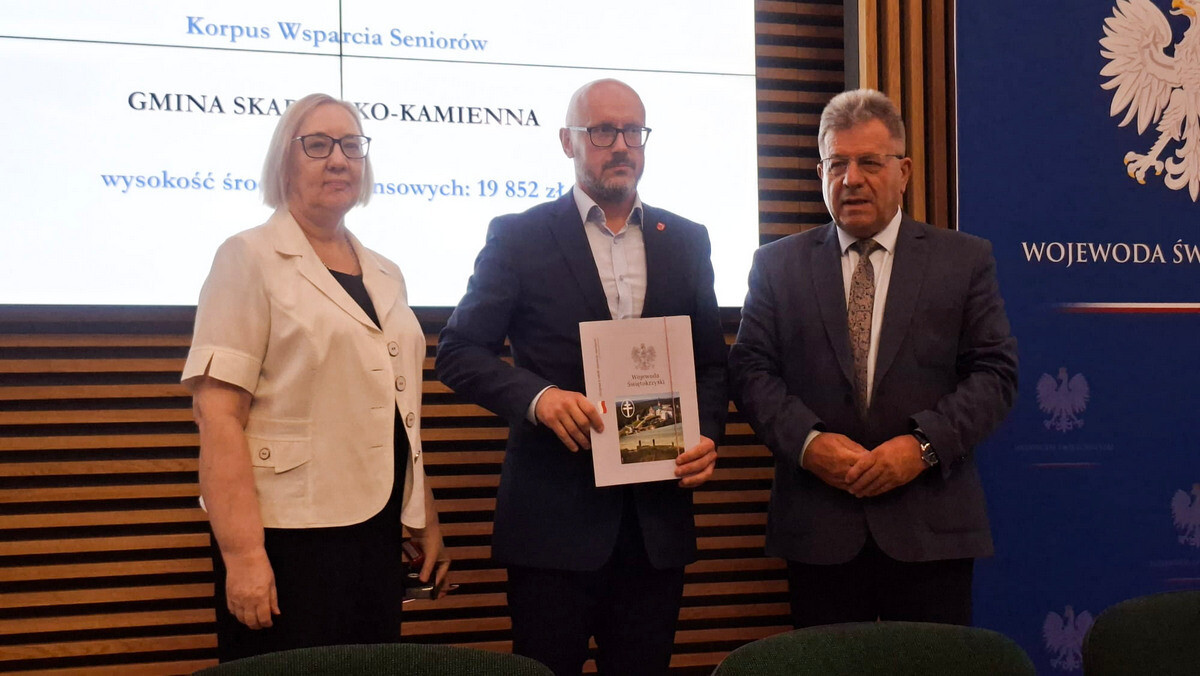 Bezpieczeństwo na jedno kliknięcie. Skarżysko-Kamienna kontynuuje program teleopieki dla seniorów