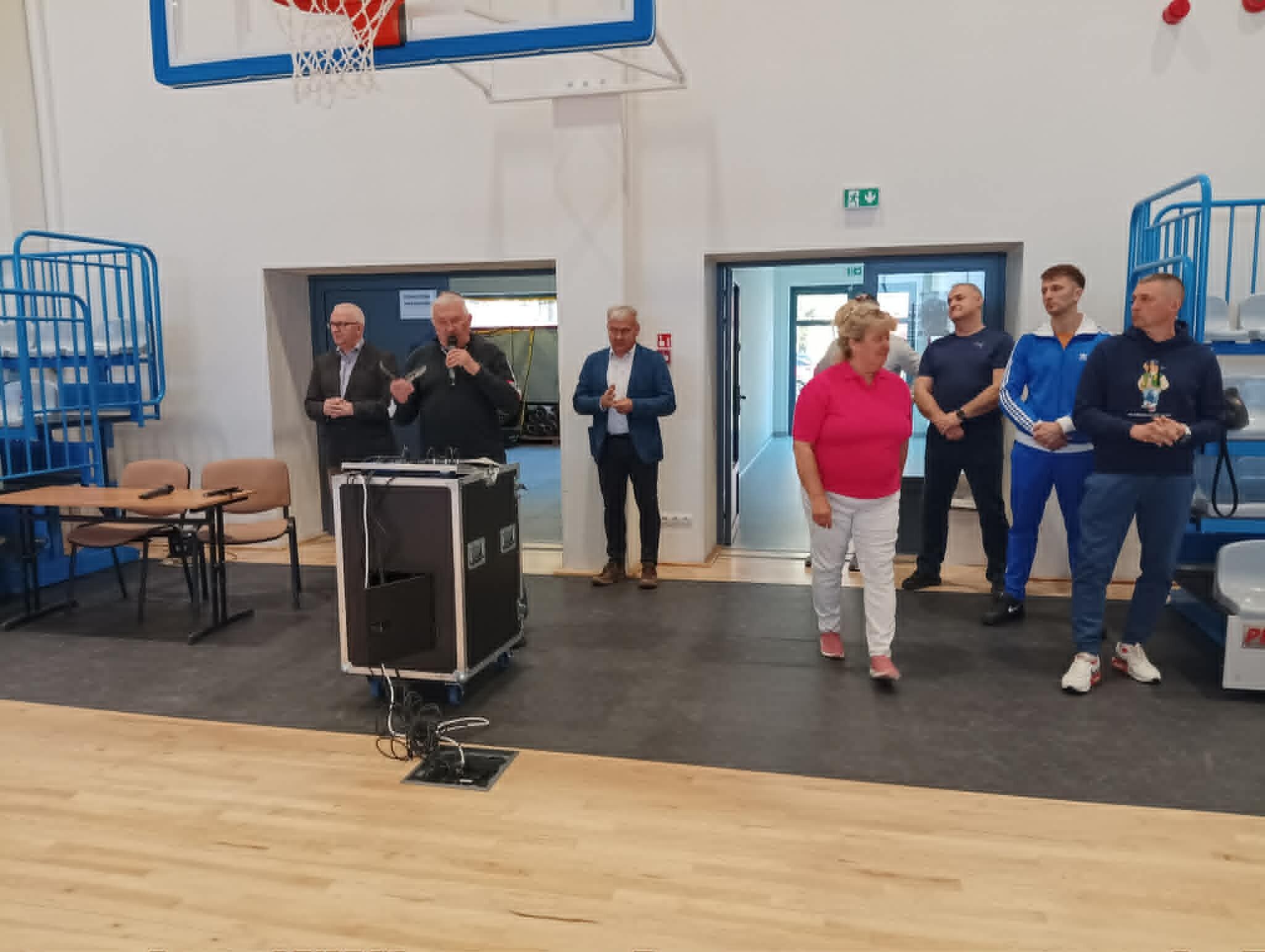 28ab6a0f 6d3b 4a00 a3dc 17ec7418c65e